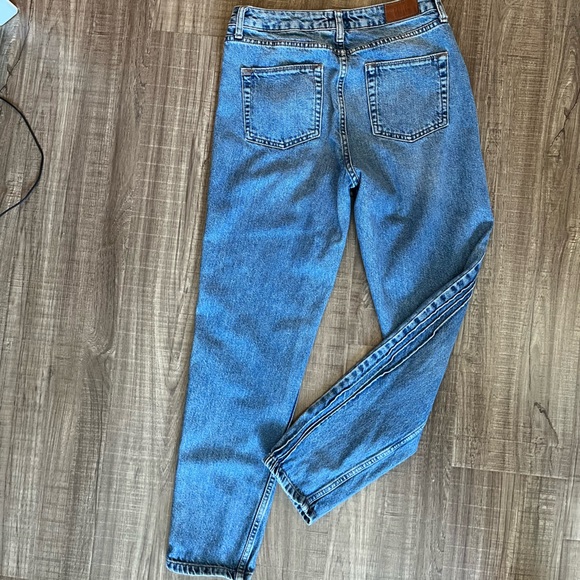 BDG Mom Jean with Edge Detail - Picture 3 of 3